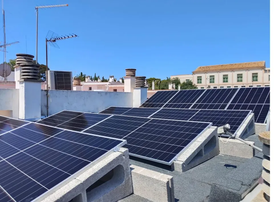 Instalación fotovoltaica sobre azotea plana en Palma de Mallorca